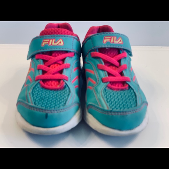 Fila girl velcro sneaker blemish on the toe - Picture 3 of 7